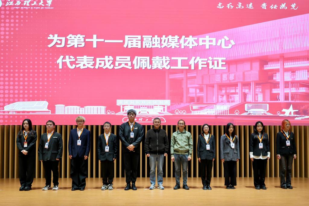 1215佩戴工作证 (1).jpg